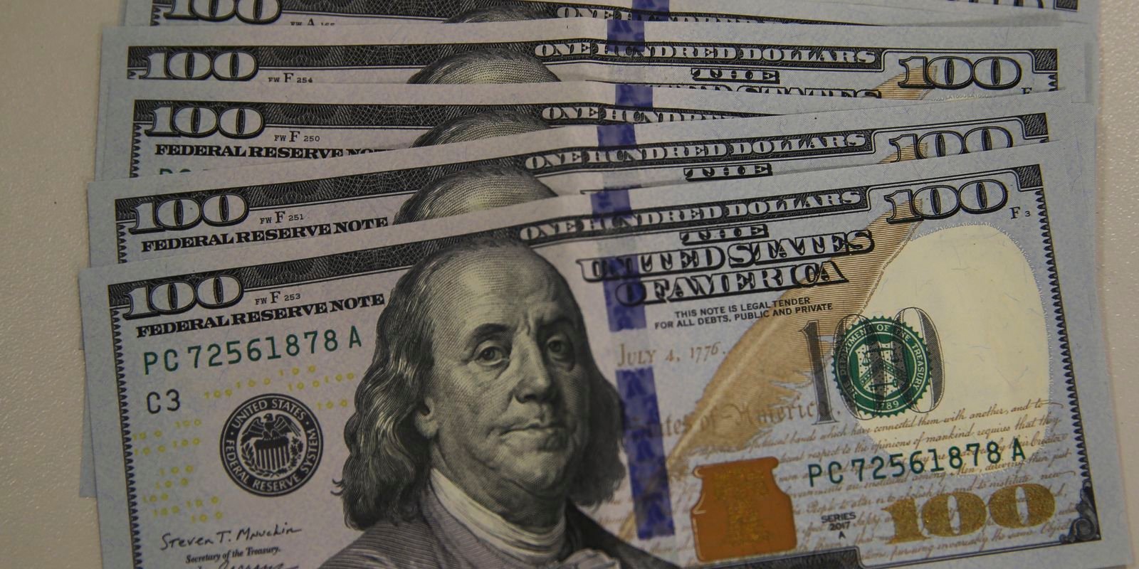 Dólar cai para R$ 5,13 com redução do pessimismo externo