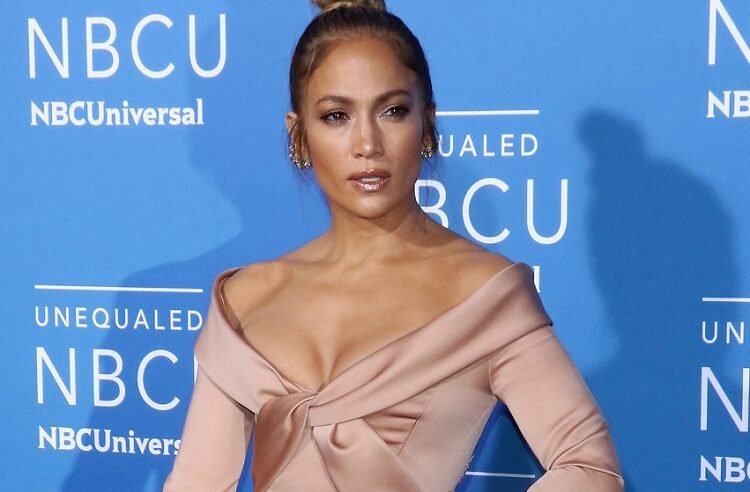 Jennifer Lopez cancela turnê nos EUA para passar mais tempo com a família