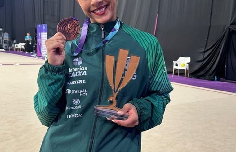 Ginasta Bárbara Domingos fatura bronze em etapa da Copa do Mundo