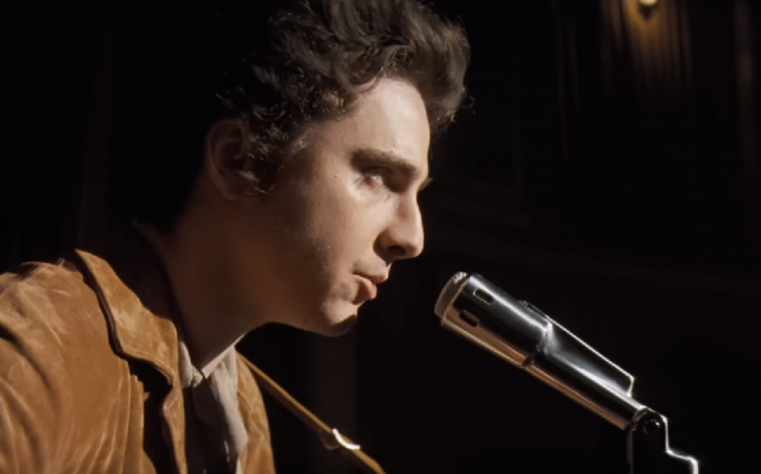 Timothée Chalamet encarna Bob Dylan no filme ‘A Complete Unknown’; veja teaser