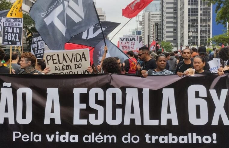 Manifestantes vão às ruas pelo fim da escala de trabalho 6×1