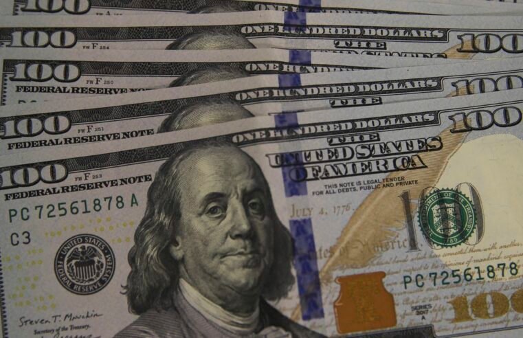 Dólar fecha a R$ 6,09 após bater em R$ 6,20 durante a tarde